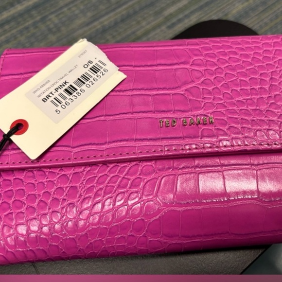 NWT Ted Baker Fuchsia Croc-Embossed Abbiss Wallet
Immitation Croc - Picture 3 of 4